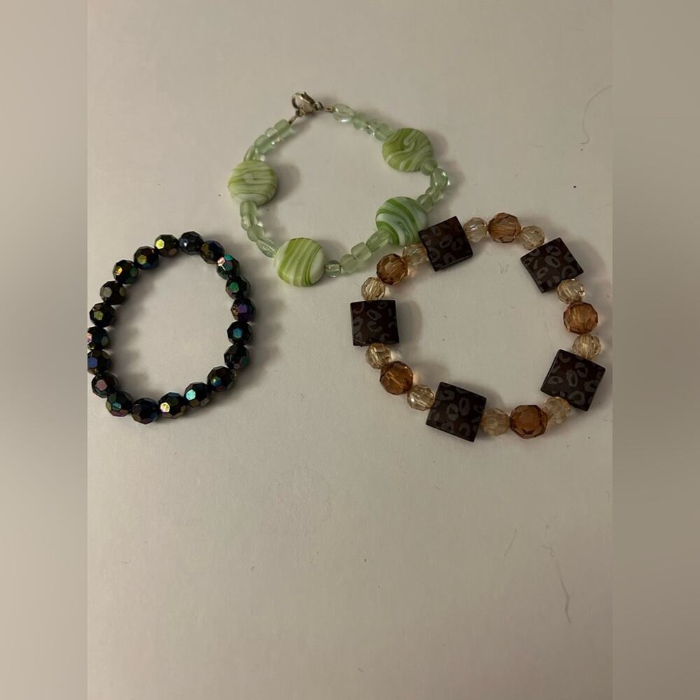 Lot of 3 bracelets, two stretch and one clasp